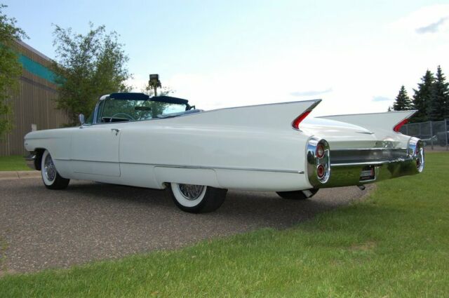 Cadillac Series 62 Convertible 1960 image number 32