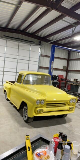 Chevrolet Apache 1958 image number 0