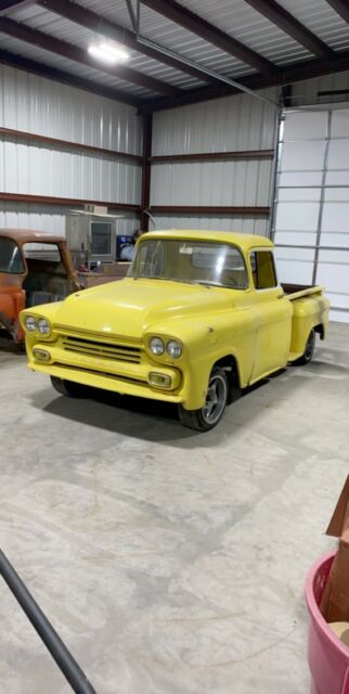 Chevrolet Apache 1958 image number 1