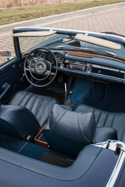 Mercedes-Benz SL-Class 1969 image number 35