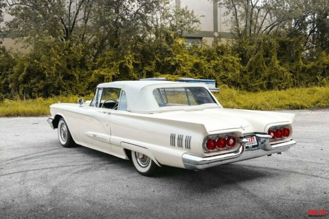 Ford Thunderbird 1960 image number 2