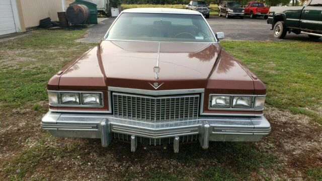 Cadillac DeVille 1975 image number 1