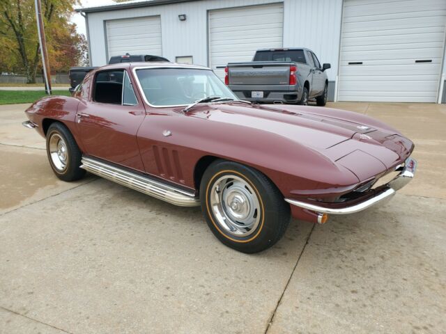 Chevrolet Corvette 1966 image number 28