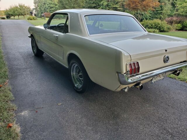 Ford Mustang 1965 image number 2