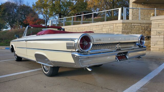 Ford Galaxie 1963 image number 25