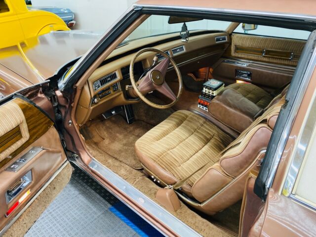 Cadillac DeVille 1975 image number 28