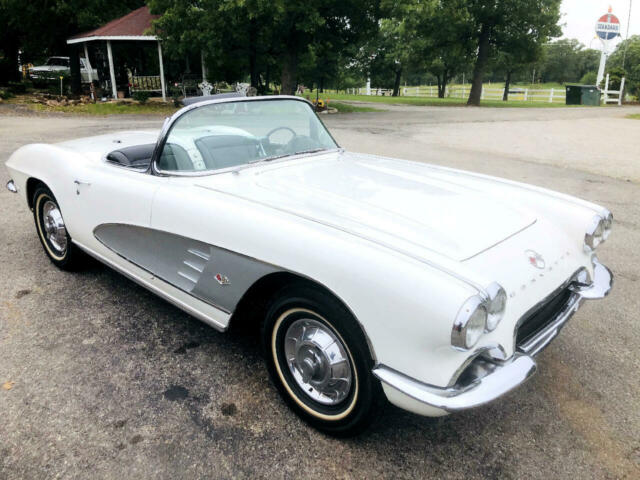 Chevrolet Corvette 1961 image number 25