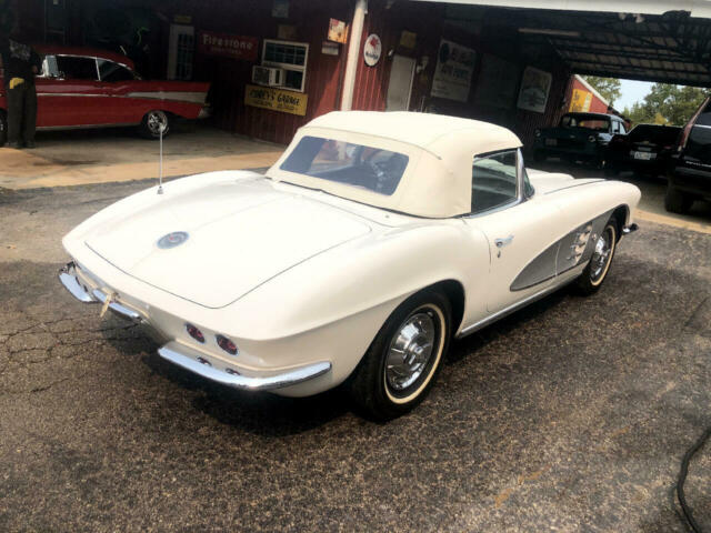 Chevrolet Corvette 1961 image number 31