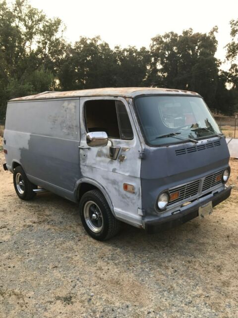 Chevrolet G10 Van 1968 image number 0