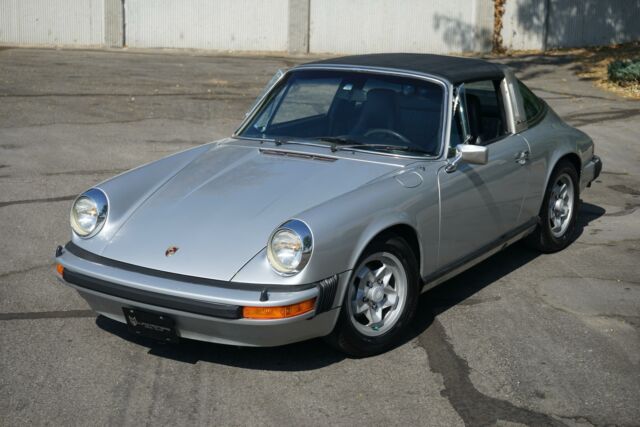 Porsche 911 1975 image number 2