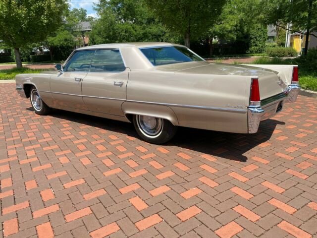 Cadillac DeVille 1969 image number 2