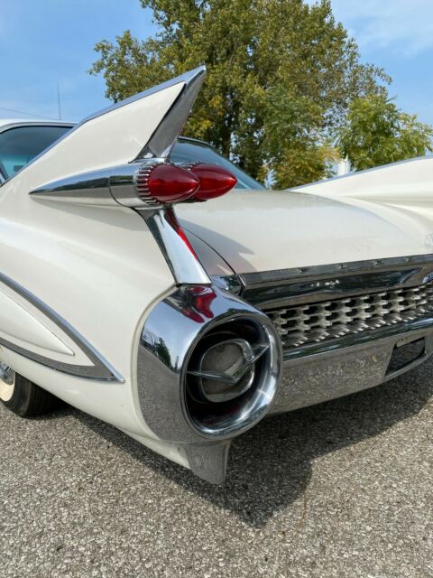 Cadillac Fleetwood 1959 image number 36