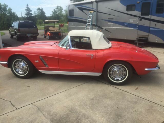 Chevrolet Corvette 1962 image number 31