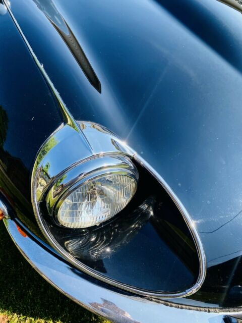 Jaguar E-Type 1970 image number 32