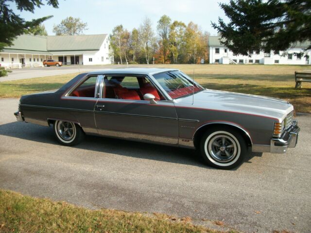 Pontiac Bonneville 1977 image number 2