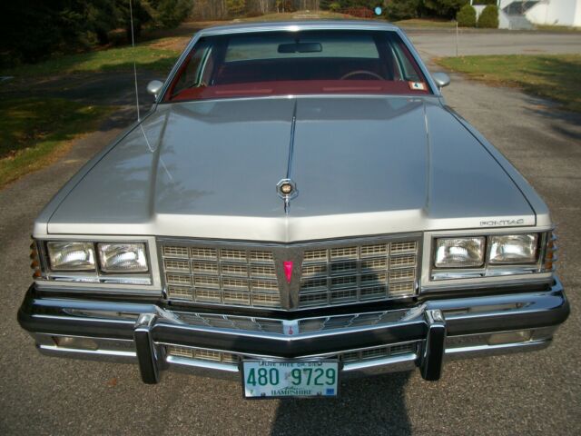 Pontiac Bonneville 1977 image number 29