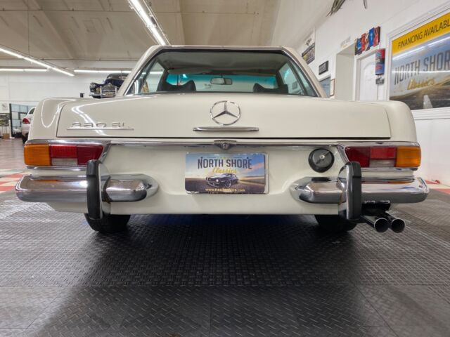 Mercedes-Benz SL-Class 1971 image number 38