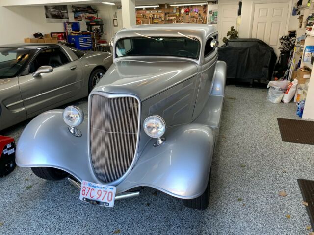 Ford 3 Window Coupe 1933 image number 25