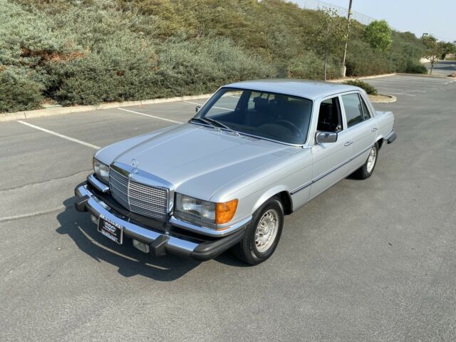 Mercedes-Benz 400-Series 1979 image number 1