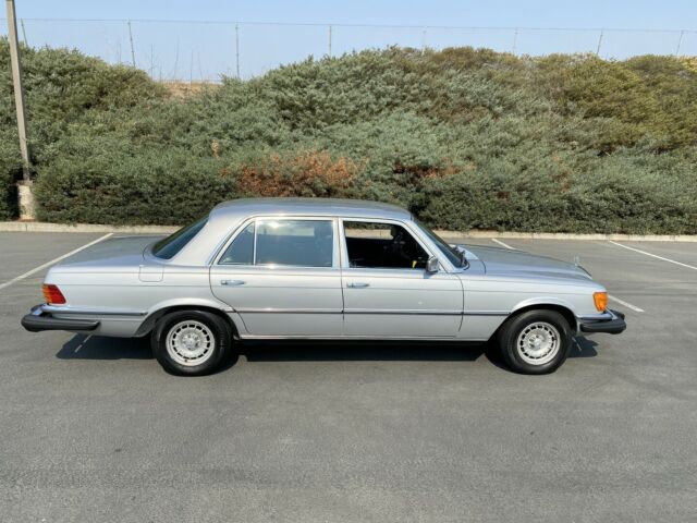 Mercedes-Benz 400-Series 1979 image number 13