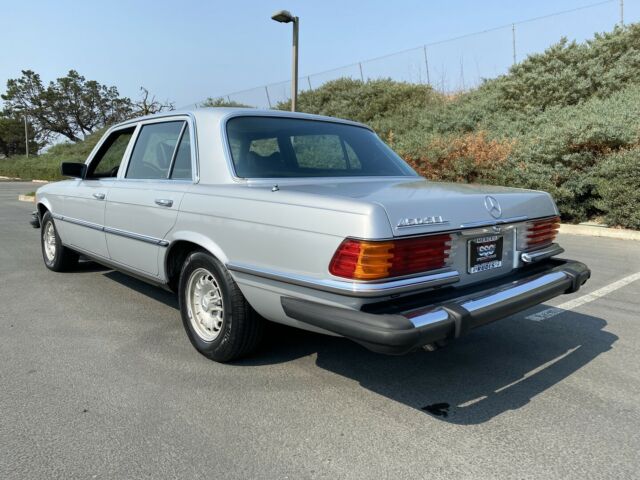 Mercedes-Benz 400-Series 1979 image number 28