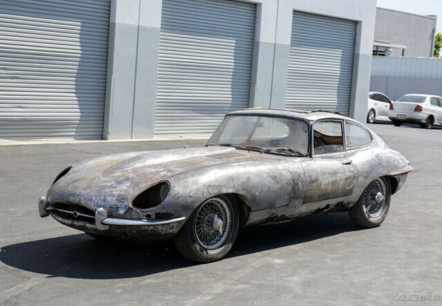 Jaguar E-Type 1962 image number 37