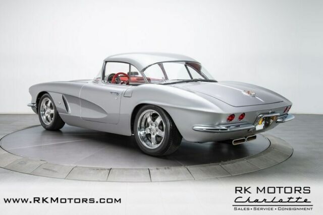 Chevrolet Corvette 1962 image number 18