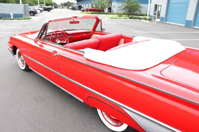 Ford Galaxie 1961 image number 22