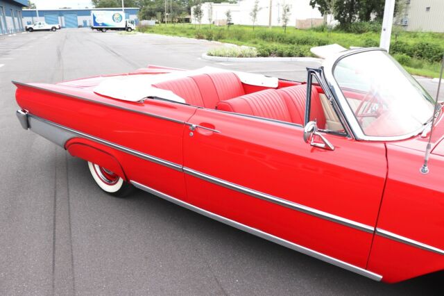 Ford Galaxie 1961 image number 23