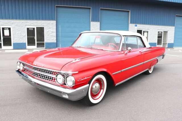 Ford Galaxie 1961 image number 25