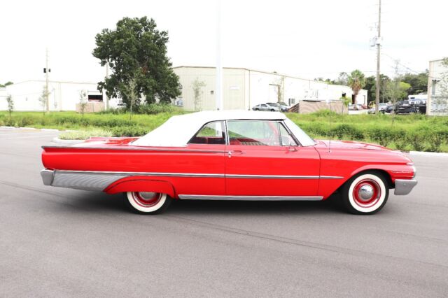 Ford Galaxie 1961 image number 27