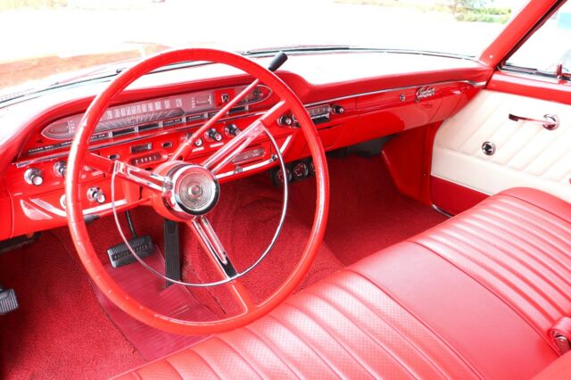 Ford Galaxie 1961 image number 32