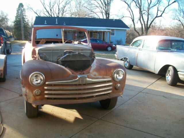 Ford Super Deluxe 1947 image number 1