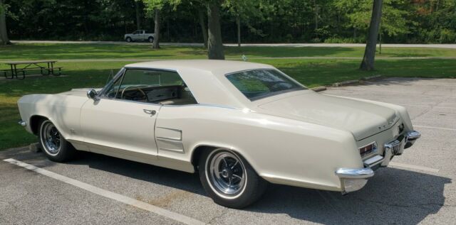 Buick Riviera 1963 image number 26