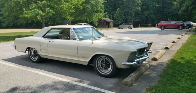 Buick Riviera 1963 image number 28