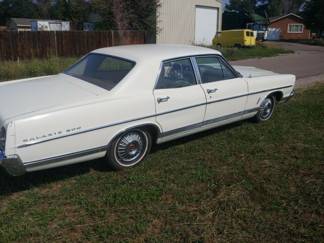 Ford Galaxie 1967 image number 2