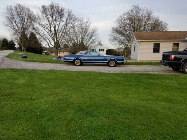 Lincoln Continental 1977 image number 28