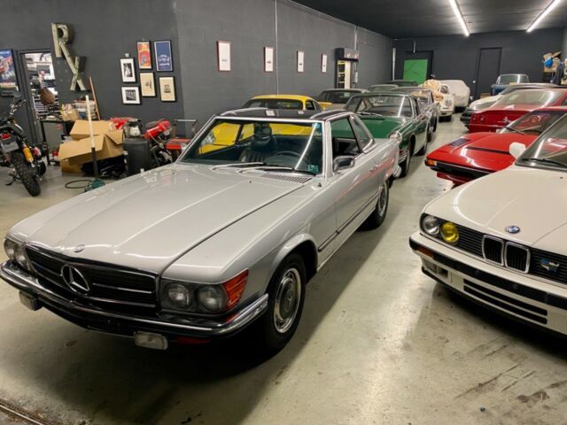 Mercedes-Benz SL-Class 1972 image number 16