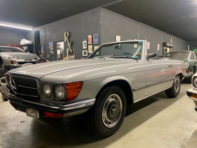 Mercedes-Benz SL-Class 1972 image number 17