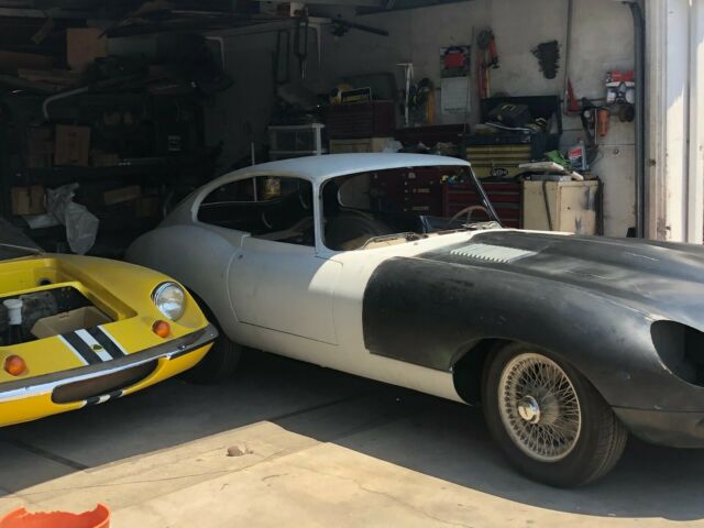 Jaguar E-Type 1970 image number 0