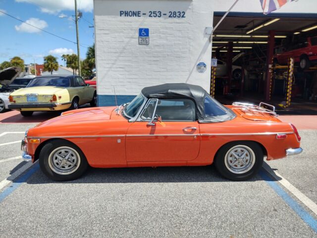 MG Roadster 1972 image number 2