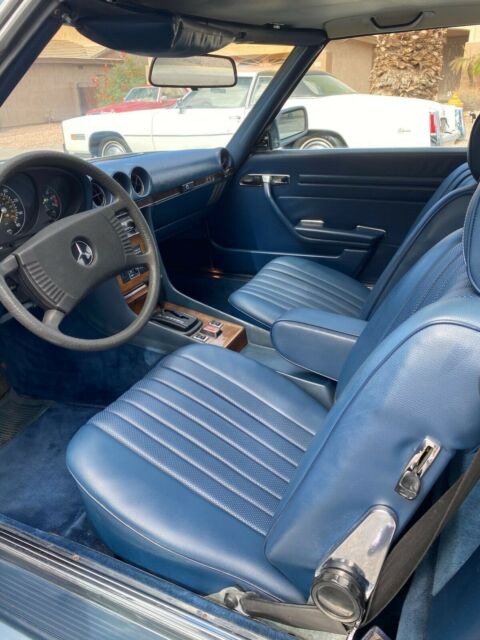 Mercedes-Benz SL-Class 1979 image number 22