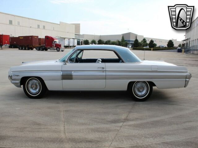 Oldsmobile Starfire 1962 image number 22