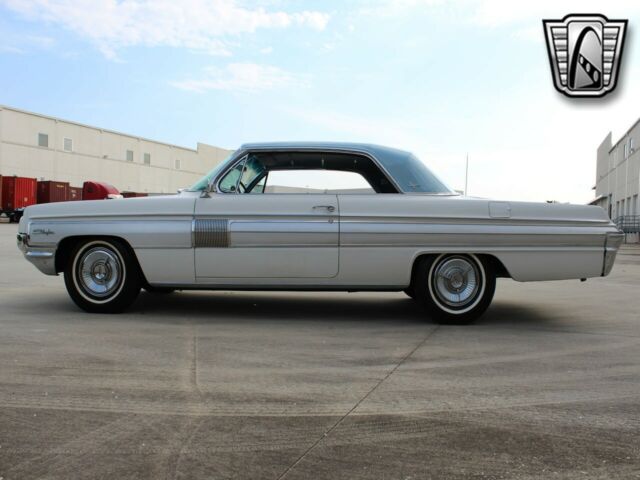 Oldsmobile Starfire 1962 image number 47