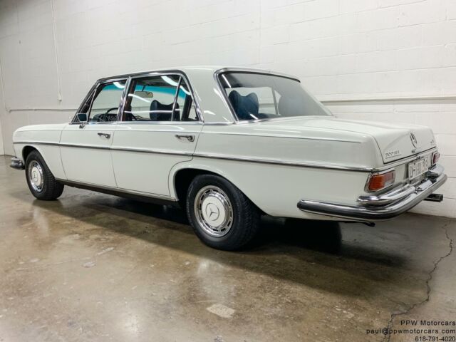 Mercedes-Benz 300-Series 1968 image number 2