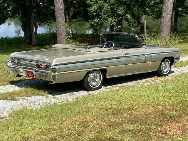 Oldsmobile Starfire 1962 image number 12