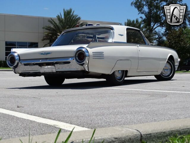 Ford Thunderbird 1961 image number 8