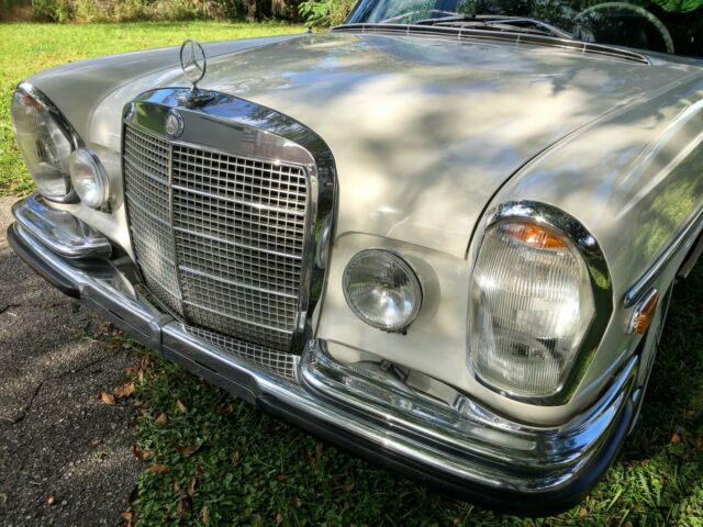 Mercedes-Benz 300-Series 1970 image number 0