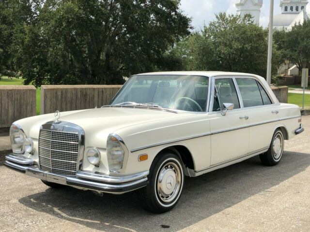 Mercedes-Benz 300-Series 1970 image number 1