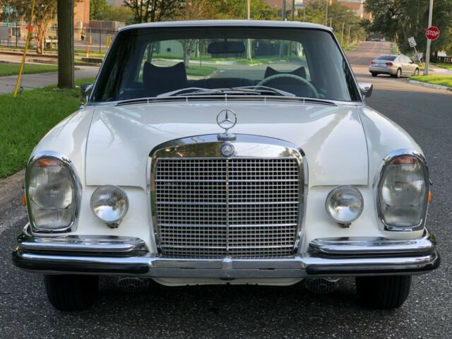 Mercedes-Benz 300-Series 1970 image number 26